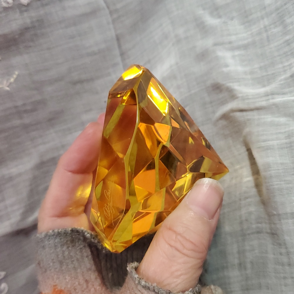 Oleg Cassini Crystal Cut Diamond Paperweight  GS